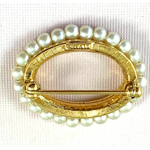 Napier Faux Pearl Pin / Brooch - Gold-Tone Open Oval - Sweet and Petite! - Picture 3 of 4